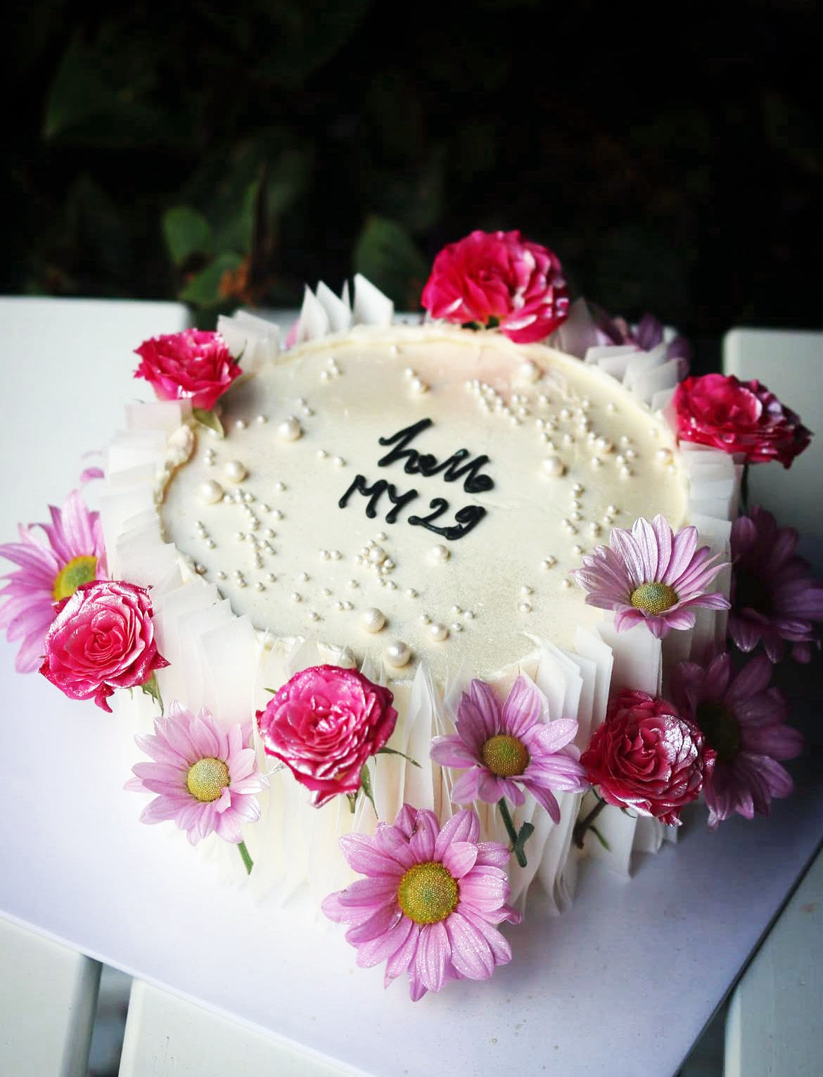 Hello MY 29 Pembe Papatyalı Fırfır Butik Pasta 01