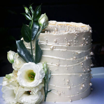 İnci Akışlı Beyaz Lisianthus Butik Pasta