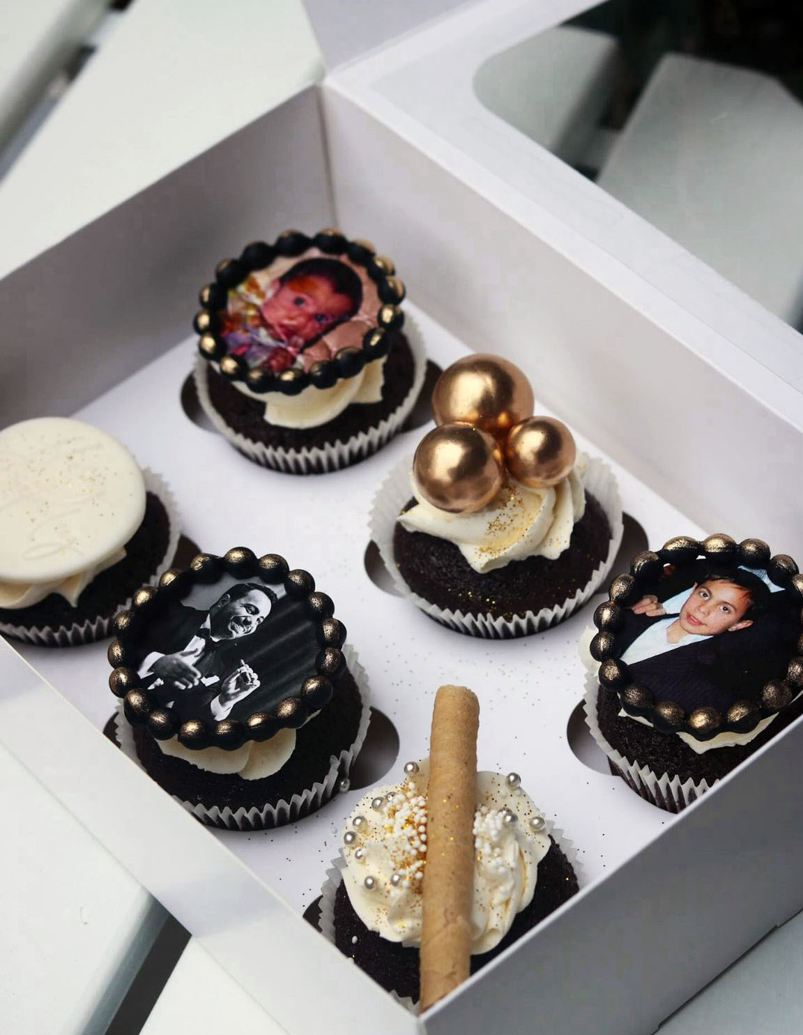 Kişiye Özel Fotoğraf Baskılı & Altın Detaylı Butik Cupcake Kutusu